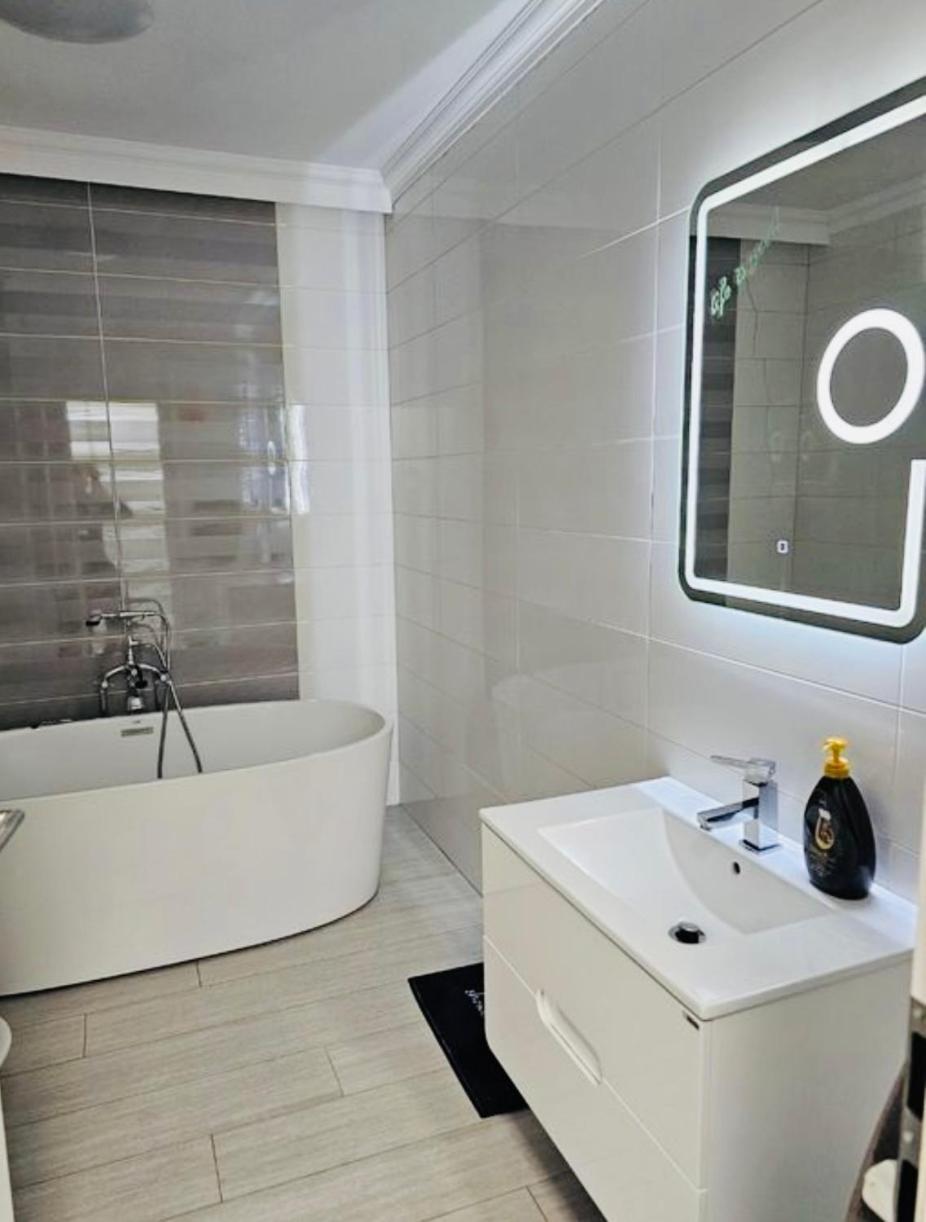 Segovia Apartament 2 Appartement Braşov Buitenkant foto